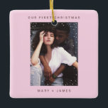 Ornement En Céramique Rose Vintage | Joyeuse photo et mariée<br><div class="desc">Machine à écrire minimaliste mignonne rose Vintage | Joyeux et marié photo ornement en céramique</div>