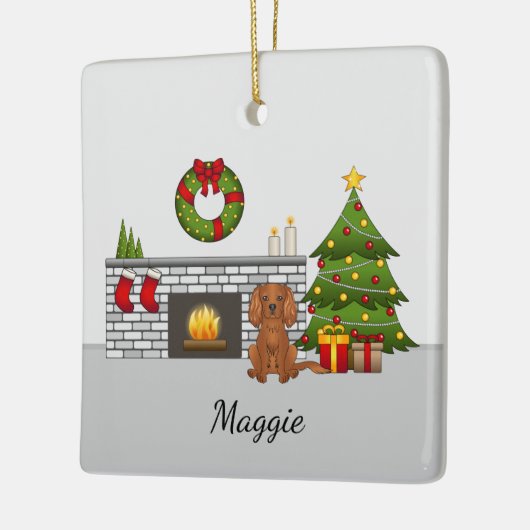 Ornement En Céramique Ruby Cavalier Dog In A Christmas Room & Name (Gauche)
