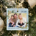 Ornement En Céramique Rustic Beach Wood Starfish Famille Photo Noël<br><div class="desc">Cette plage inspirée de l'ornement de Noël avec un arrière - plan rustique en bois fait un grand souvenir annuel, facilement customisé pour un cadeau unique avec la photo et les modèles de texte. Des sprigs d'aquarelle de vacances de houx, de pin et d'étoiles de mer dans deux coins encadrent...</div>