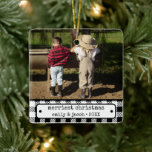Ornement En Céramique Rustique One Photo Vintage Plaid Custom Christmas<br><div class="desc">Voici notre Rustic One Photo Vintage Plaid Custom Christmas Céramic Ornament, un ajout délicieux à votre décor de vacances. Cet ornement combine magnifiquement les éléments classiques et modernes, ce qui en fait un parfait ajustement pour une atmosphère de Noël cosy et nostalgique. Doté d'une en vichy noire intemporelle, cet ornement...</div>