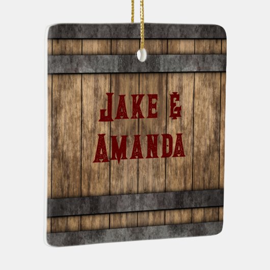 Ornement En Céramique Rustique Whiskey Keg Personnalisé (Droite)