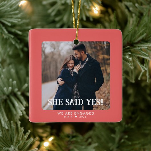 Ornement En Céramique Simple Coral First Christmas Engaged Custom Photo (Arbre)