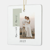 Ornement En Céramique Simple Married and Merry Photo Newlywed sage (Gauche)