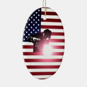 Ornement En Céramique Soudeuse et drapeau américain (Droite)