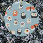 Ornement en céramique Sushi<br><div class="desc">Montrez votre amour des sushis,  nigiri et rouleaux de maki avec ce joyeux ornement alternatif de Noël. Art original de Nic Squirrell. Essayez les autres formes pour voir qui vous préférez,  ou commandez une variété pour une décoration cohésive !</div>