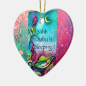 ORNEMENT EN CÉRAMIQUE THUMBELINA, PANIER À FLEURS ET BOUTEILLE (Gauche)