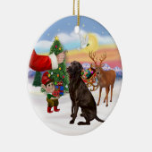 Ornement En Céramique Traitement pour un Labrador au chocolat (Droite)