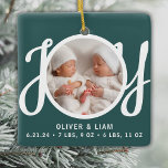Ornement En Céramique Twins Noms Naissance Statistiques Photo Green Keep<br><div class="desc">Ce joli Twins Names Birth Stats Christmas Photo Ornament est décoré avec le mot JOY dans la typographie stylisée sur un arrière - plan vert. Facilement personnalisable avec votre photo,  vos noms,  et les statistiques de naissance du bébé.</div>