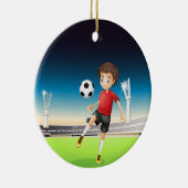 Ornement En Céramique Un garçon jouant seul au football (Droite)