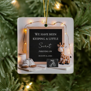 Ornement En Céramique Un joyeux faire-part de grossesse de bébé girafe