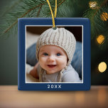 Ornement En Céramique Une photo Carré plus une année - frontière maritim<br><div class="desc">Ajoutez une photo à ce joli décor de vacances,  parfait pour les enfants. Une photo simple et moderne pour faire un ornement mémorable pour votre arbre. Une police minimale moderne pour l'année avec un endroit pour télécharger 1 photo carré.</div>