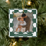 Ornement En Céramique Vérification de bord ondulé moderne photo minimale<br><div class="desc">Chèque graphique minimaliste moderne motif vert ondulé de bord photo Noël maison de vacances décoration ornement. Audacieux sur la conception des tendances. Une partie d'une collection de vacances.</div>