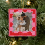 Ornement En Céramique Vérification de bord ondulé moderne photo minimale<br><div class="desc">Vérification graphique minimaliste moderne motif rouge et rose ondulé de bord photo Noël maison de vacances décoration ornement. Audacieux sur la conception des tendances. Une partie d'une collection de vacances.</div>