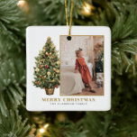 Ornement En Céramique Vintage Christmas Tree Gold Joyeux Noël Photo<br><div class="desc">Joyeux Noël | Ajoutez un accent festif à votre sapin de Noël avec cet ornement de Noël personnalisable. Il dispose d'un arbre de Noël aquarelle avec des ornements festifs en rouge et or. Personnalisez en ajoutant vos propres détails. Cet ornement vintage de Noël est parfait comme un cadeau de Noël...</div>