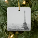 Ornement En Céramique Vintage Paris Tour Eiffel Photographie noir blanc<br><div class="desc">Cette belle décoration offre une vue panoramique sur la tour Eiffel et la France Paris en noir et blanc vintage.</div>