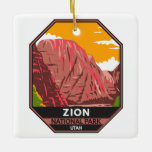Ornement En Céramique Zion National Park Utah Vintage<br><div class="desc">Design d'illustration vectorielle de Sion. Le parc est une réserve naturelle du sud-ouest de l'Utah qui se distingue par les falaises rouges abruptes de Zion Canyon.</div>