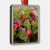 Ornement En Métal Angle de vue sur un fragment de salade (Droite)