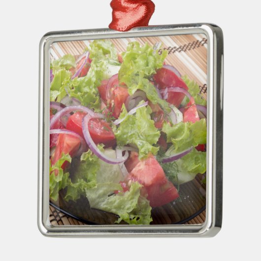 Ornement En Métal Angle de vue sur un fragment de salade (Gauche)