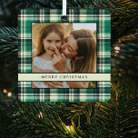 Ornement En Métal Arbre de Noël traditionnel vert Plaid 2 photo<br><div class="desc">Célébrez la saison des Fêtes avec un ornement unique, à double face pour votre arbre de Noël! Cette décoration spéciale et personnalisée comprend deux photos, une de chaque côté, encadrées dans le traditionnel plaid vert de Noël et surmontées d'un accueil modèle, votre nom de famille et la date. Faites ressortir...</div>