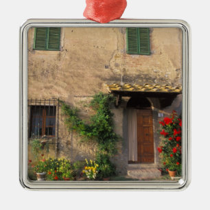 Ornement En Métal Belle vieille maison avec des fleurs à San Gimigna