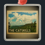 Ornement En Métal CatSkills Vintage voyage de l'ornement de New York<br><div class="desc">Un ornement de style vintage cool Catskill avec de belles montagnes pour cet endroit de la province de New York.</div>