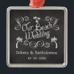 Ornement En Métal Chalkboard Notre Mariage Plage<br><div class="desc">Arrière - plan de tableau noir tendance et populaire en gris fusain avec texte blanc écrit à la main. Un peu comme un vieux centre commercial ou un attrait vintage. Ramenez le style vintage avec une planche à écrire en ardoise poussiéreuse. Le rivage est un endroit parfait pour célébrer les...</div>