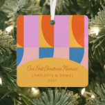 Ornement En Métal Coloré Géométrique Personnalisé Photo Marié<br><div class="desc">Commémorez votre premier Noël en couple marié avec cet ornement métallique dynamique et élégant. Doté d'un design géométrique coloré, cet ornement est personnalisé avec votre photo et vos détails préférés, ce qui en fait un souvenir unique. Célébrez cette étape spéciale avec une touche moderne et festive qui ajoutera un accent...</div>