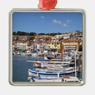 Ornement En Métal Dans le port du village de Cassis. Pêche et