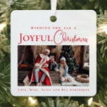 Ornement En Métal Élégant rouge Joyeux Noël photo de famille<br><div class="desc">Elevez votre décor de vacances avec notre ornement photo personnalisé chic et contemporain. Votre nom de famille occupe une place centrale dans la typographie intemporelle, magnifiquement complétée par une police manuscrite en blanc, le tout placé contre votre photo pleine taille. Ce design moderne et minimaliste vous garantit une brillance exceptionnelle...</div>