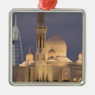 Ornement En Métal Émirats arabes unis, Dubaï. Mosquée le soir avec B