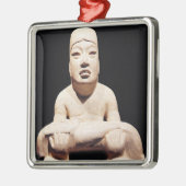 Ornement En Métal En tailleur chiffre tenant un bébé, Olmec (Gauche)