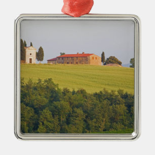 Ornement En Métal Europe ; Italie ; Toscane, Chapelle sur la colline