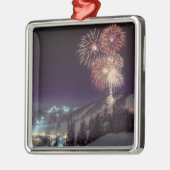 Ornement En Métal Feux d'artifice à la grande station de sports de (Gauche)