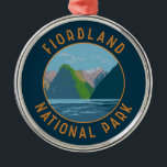Ornement En Métal Fiordland National Park Nouvelle-Zélande Retro Cir<br><div class="desc">Design d'illustration vectorielle Fiordland. Le parc national Fiordland est situé au sud-ouest de l'île sud de la Nouvelle-Zélande. Il est connu pour les fjords sculptés dans les glaciers des sons Doubtual et Milford.</div>