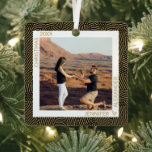 Ornement En Métal Gold et Black Photo<br><div class="desc">Votre photo préférée est présentée sur un ornement en métal carré avec des lignes dorées et des points motifs en noir. Personnalisez et téléchargez votre propre image pour créer des ornements d'arbre de Noël pour vous-même ou offrez-en un cadeau à votre famille, vos amis, vos parents et vos grands-parents! PLUS...</div>