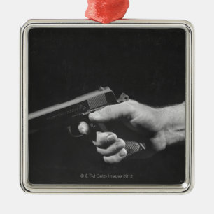 Ornement En Métal Homme tenant l'arme à feu