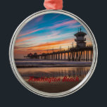 Ornement En Métal Huntington Beach Pier au coucher du soleil<br><div class="desc">Huntington Beach Pier au coucher du soleil</div>
