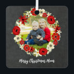 Ornement En Métal Joyeux Noël Maman Russe Chalkboard Photo<br><div class="desc">Souhaitez à maman un joyeux noël avec ce tableau rustique et ornement de fleurs rouges en forme de couronne photo.</div>