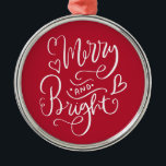 Ornement En Métal Joyeux Noël Rouge Clair<br><div class="desc">Un décor festif de Noël en métal d'époque orné d'élégante calligraphie blanche "joyeuse et brillante" typographie. Moderne et festif à savourer année après année.</div>