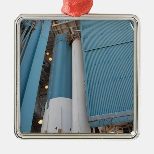 Ornement En Métal Le deuxième moteur de fusée solide est déplacé dan (Devant)