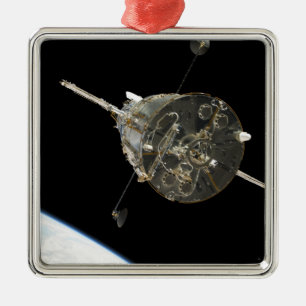 Ornement En Métal Le télescope spatial de Hubble en orbite au-dessu
