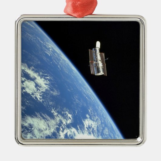Ornement En Métal Le télescope spatial Hubble avec une terre bleue (Devant)