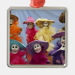 Ornement En Métal Mexique. Catrinas squelettiques, figures célébrant