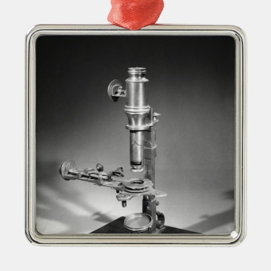 Ornement En Métal Microscope (Devant)