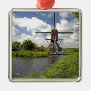Ornement En Métal Moulin à vent le long d'un canal à l'est de Leiden