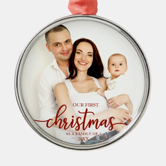Ornement En Métal Notre Premier Noël En Famille De 3 Script Rouge (Devant)