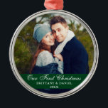 Ornement En Métal Notre première photo en couple de Noël Vert<br><div class="desc">Notre première photo de Noël Couple Ornement Vert</div>