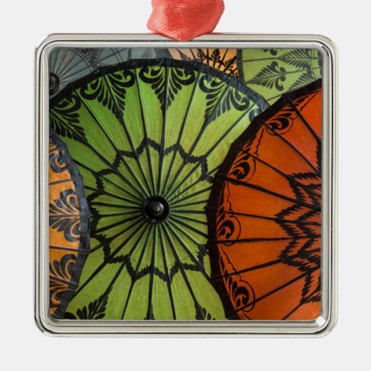 Ornement En Métal parasols en vente, bagan, myanmar (Devant)