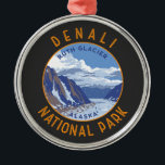 Ornement En Métal Parc national de Denali Cercle en détresse rétro<br><div class="desc">Design d'illustration vectorielle Denali. Le parc a un terrain de toundra,  de forêt d'épinettes et de glaciers,  le parc abrite la faune,  y compris le grizzli,  le loup,  l'orignal,  le caribou et le mouton de Dall.</div>