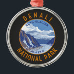 Ornement En Métal Parc national de Denali Cercle en détresse rétro<br><div class="desc">Design d'illustration vectorielle Denali. Le parc a un terrain de toundra,  de forêt d'épinettes et de glaciers,  le parc abrite la faune,  y compris le grizzli,  le loup,  l'orignal,  le caribou et le mouton de Dall.</div>